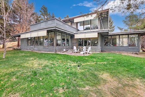 Creekside Chateaux, Priv springs-Sauna-Sleeps 23!