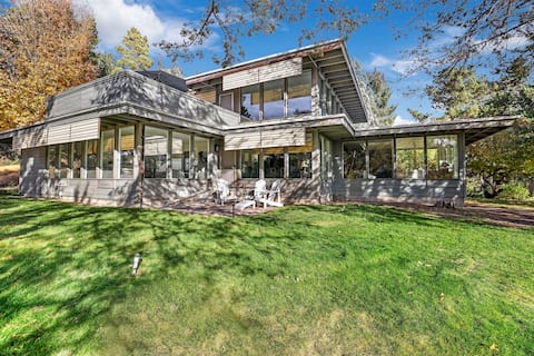 Creekside Chateaux, Priv springs-Sauna-Sleeps 23!