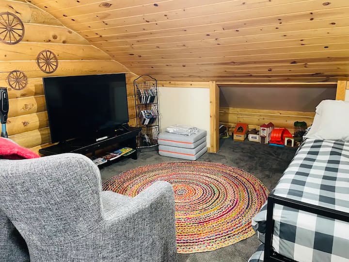 Televízna miestnosť v podkroví.