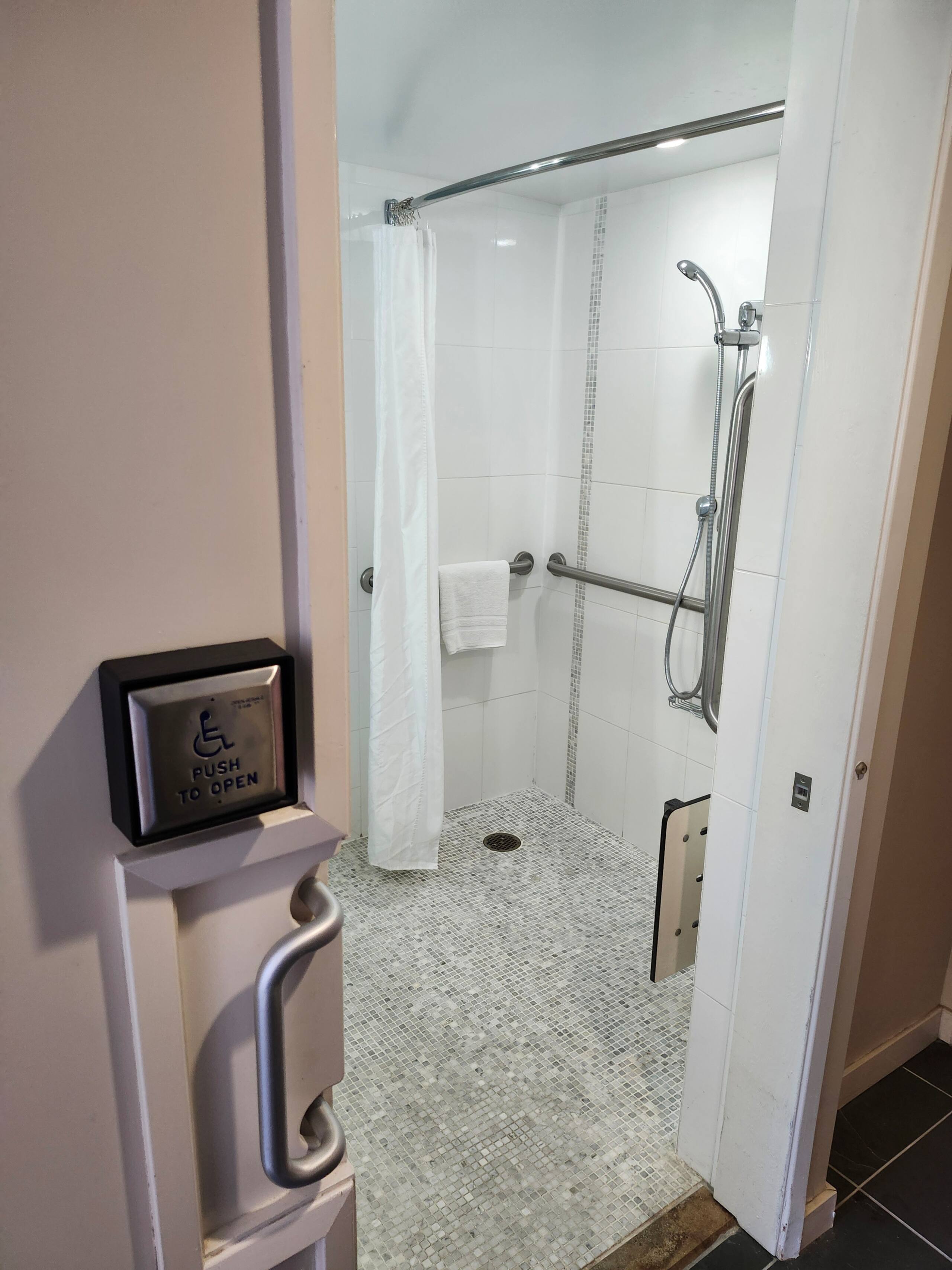 Hotel in Honolulu · ★4.91 · 1 bedroom · 1 bed · 1 private bath - Image 35