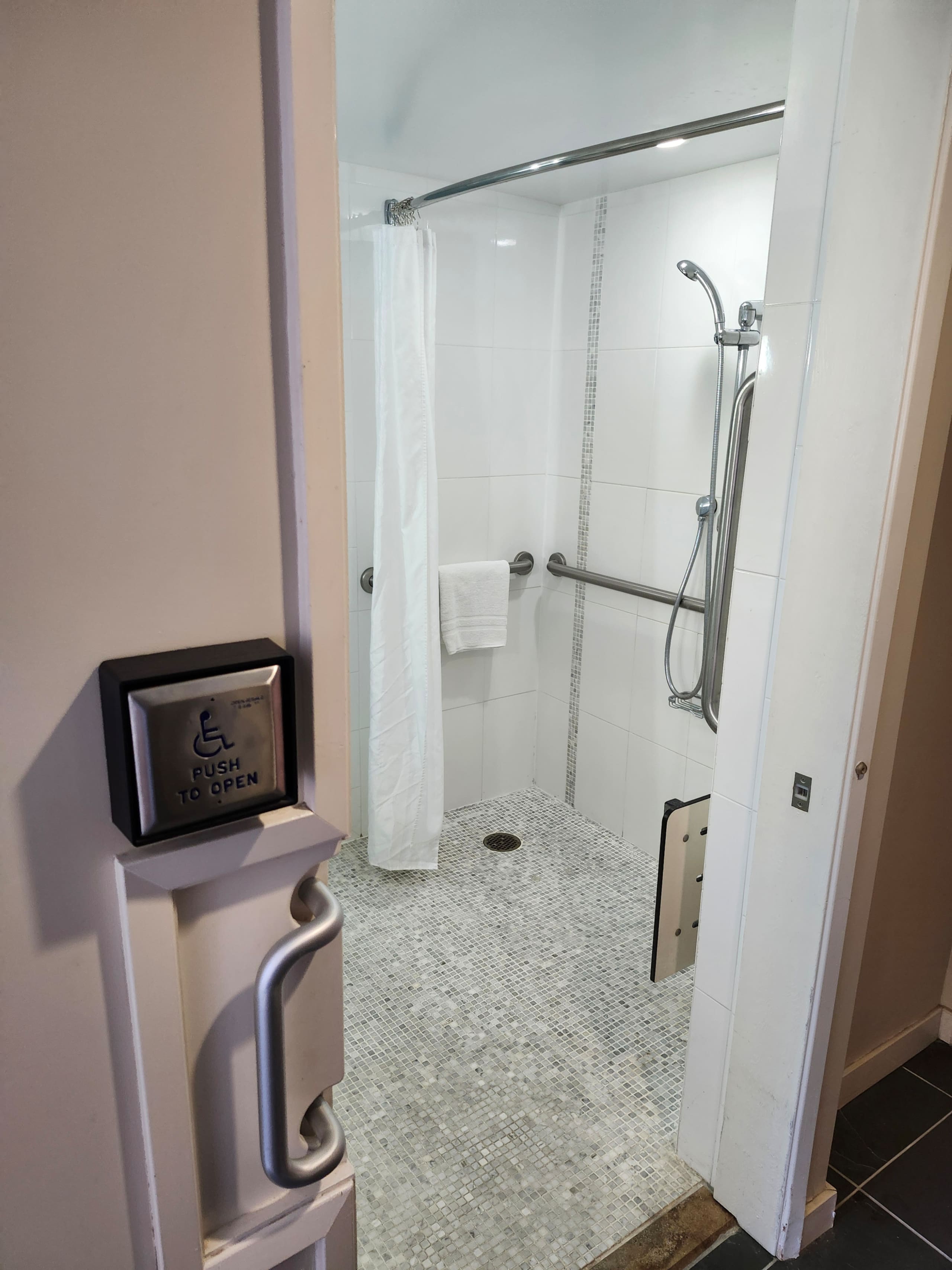 Hotel in Honolulu · ★4.91 · 1 bedroom · 1 bed · 1 private bath - Image 2