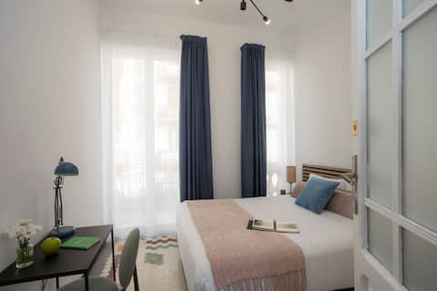 Anuncio de Airbnb popular: Sunny apartment for 6 with rooftop en La Saïdia