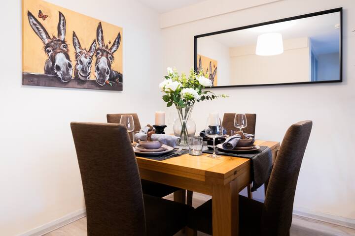 Didsbury| Short Stay| Pool,Hot tub access, Sauna| gallery image 3