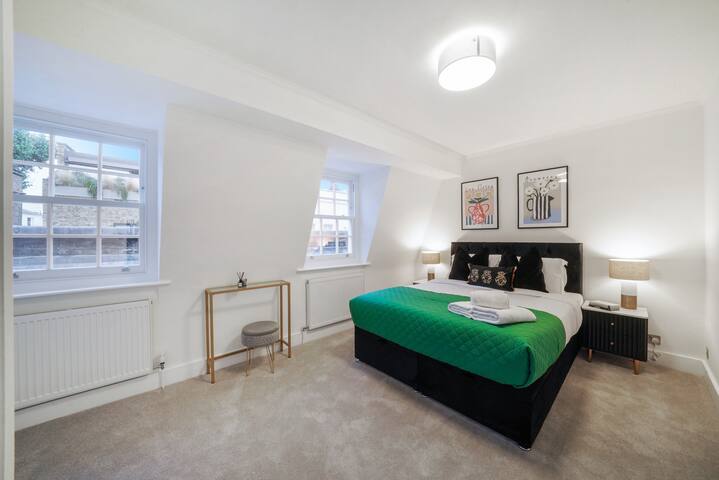 Spacious 3-bed split level flat gallery image 5