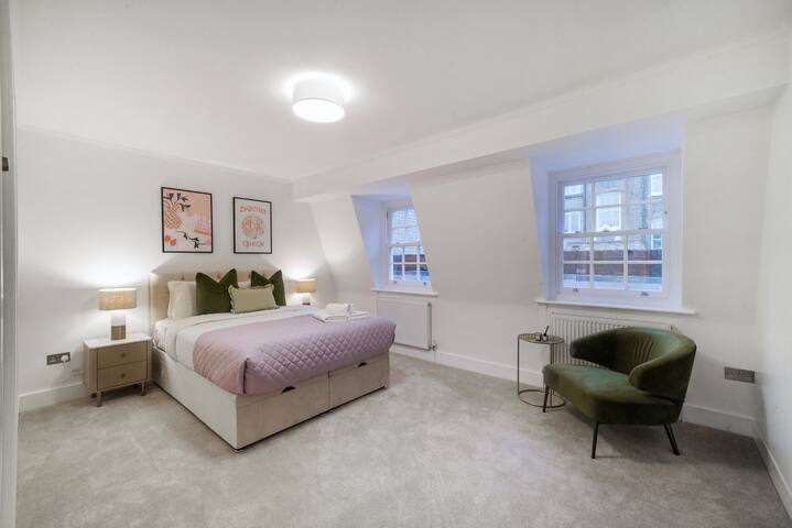 Spacious 3-bed split level flat gallery image 4