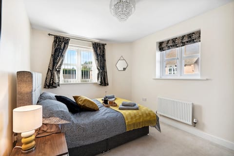 5BR Leicestershire • Sleeps 10 • 2Parking + Garden