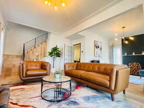 Timeless & Timber | 5B/5b, Fire Pit, Yard * Dogs *