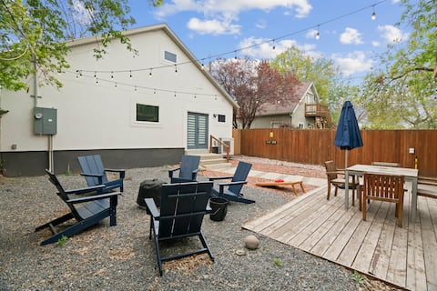 Timeless & Timber | 5B/5b, Fire Pit, Yard * Dogs *