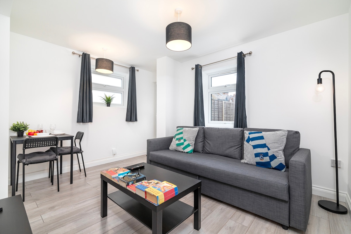 Top Airbnb: Harry's Hogwarts Haven in Watford Rural