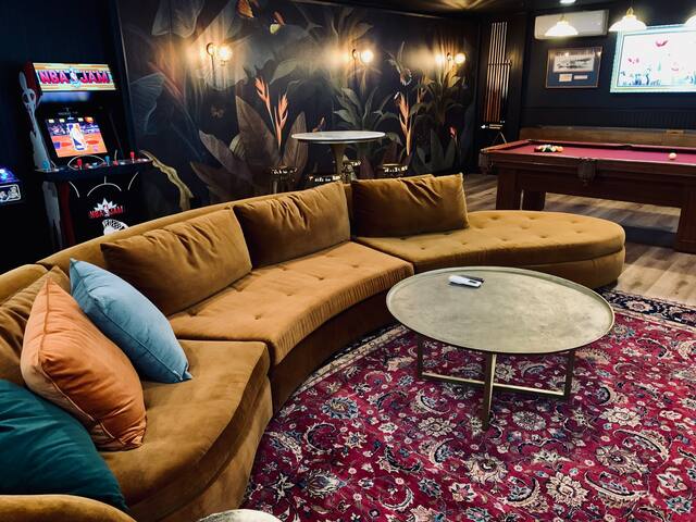 Villa Encanto | Luxe 6BRs • Courtyard • Game Room gallery image 5