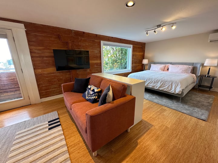 Urban Oasis With Spectacular Views - Portland, OR