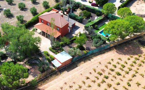Villa El Encuentro, a rural house in Valdepeñas