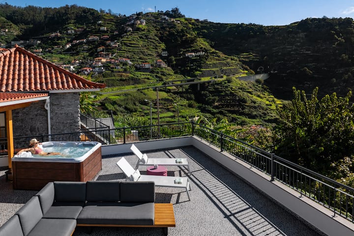 Casa de Pedra by an island apart