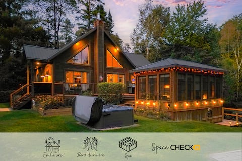 Red Pines Lodge | Spa/BBQ | Riverside | Fireplace