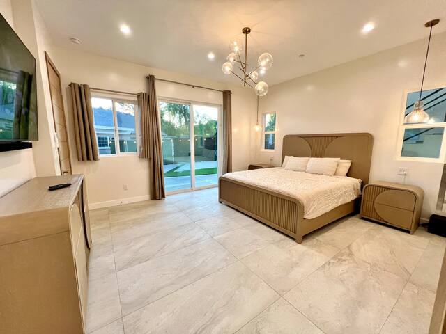 3-Home Private Compound w/ Pool, Spa & Game Room! gallery image 3