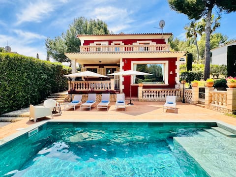 Luxury villa, heated pool, beach 20 min walk