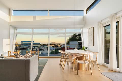 Sea View & Private Rooftop with Jacuzzi!