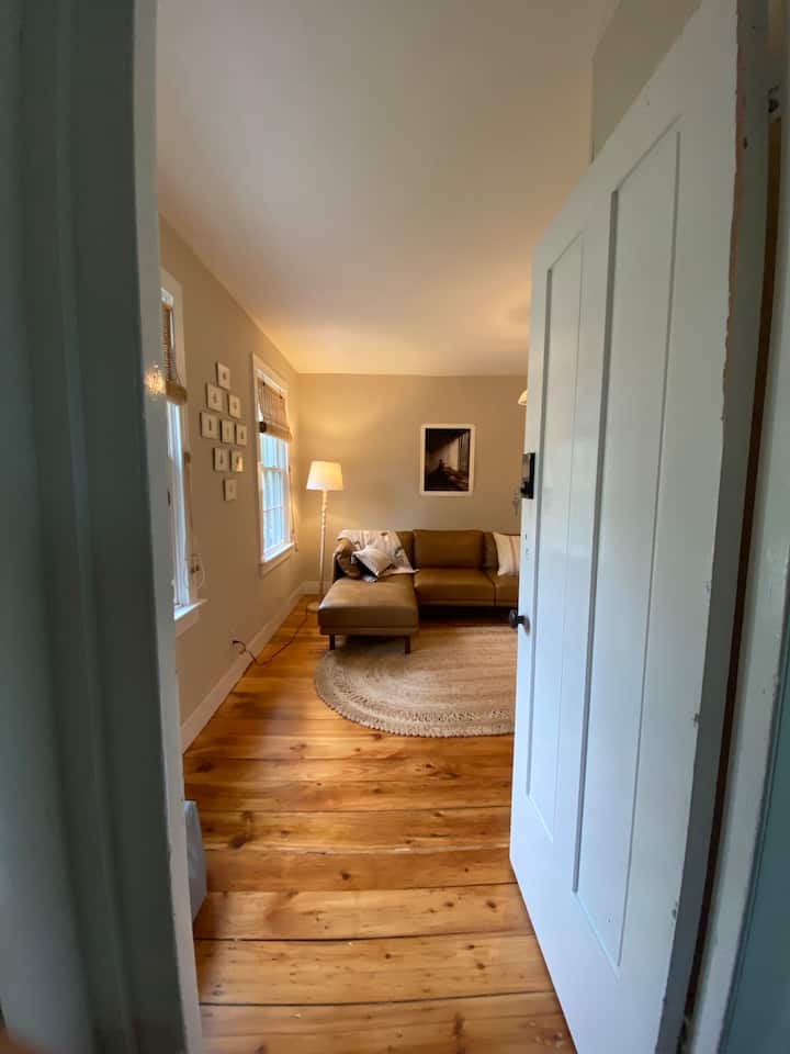 Charming Bookshop Apt In Historic Tiverton! - Greenvale Vineyards, Portsmouth