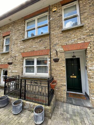 Beautiful 5 Bed House – Sleeps up to 12 – Central gallery image 5