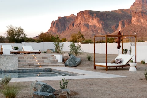 Top Airbnb: Hot Tub | Htd Pool | Pickle Ball | Theater | Golf in Apache Junction