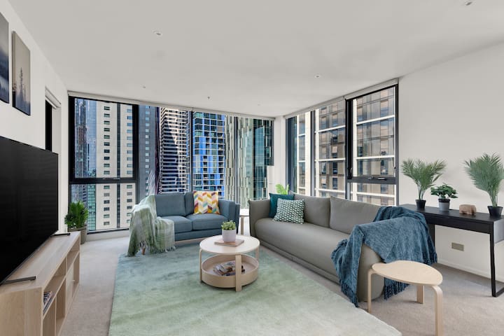 Melbourne CBD Oasis! Pool, View gallery image 2