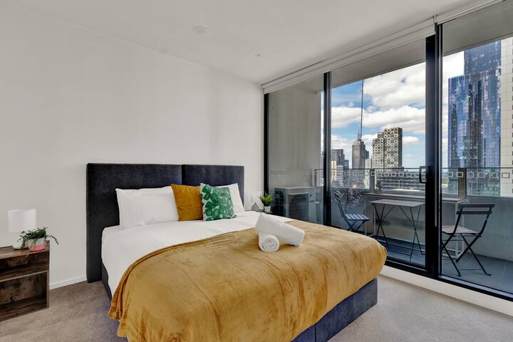 Melbourne CBD Oasis! Pool, View gallery image 4