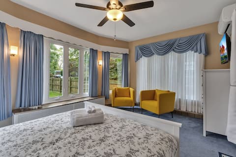 *Close to the Falls*Big Historic Home*A/C*Parking*