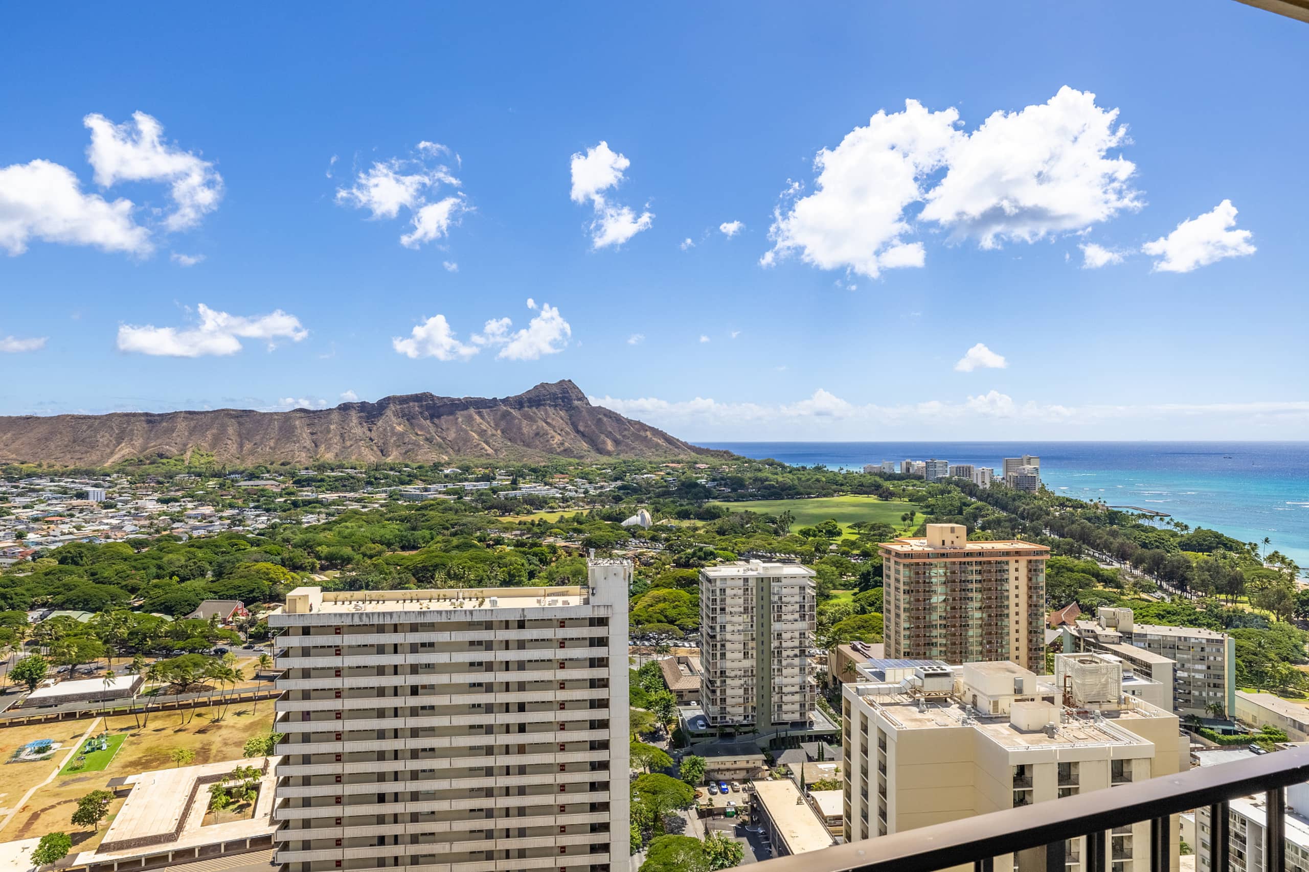 Ocean view Waikiki Banyan condo. Free parking! - Image 13
