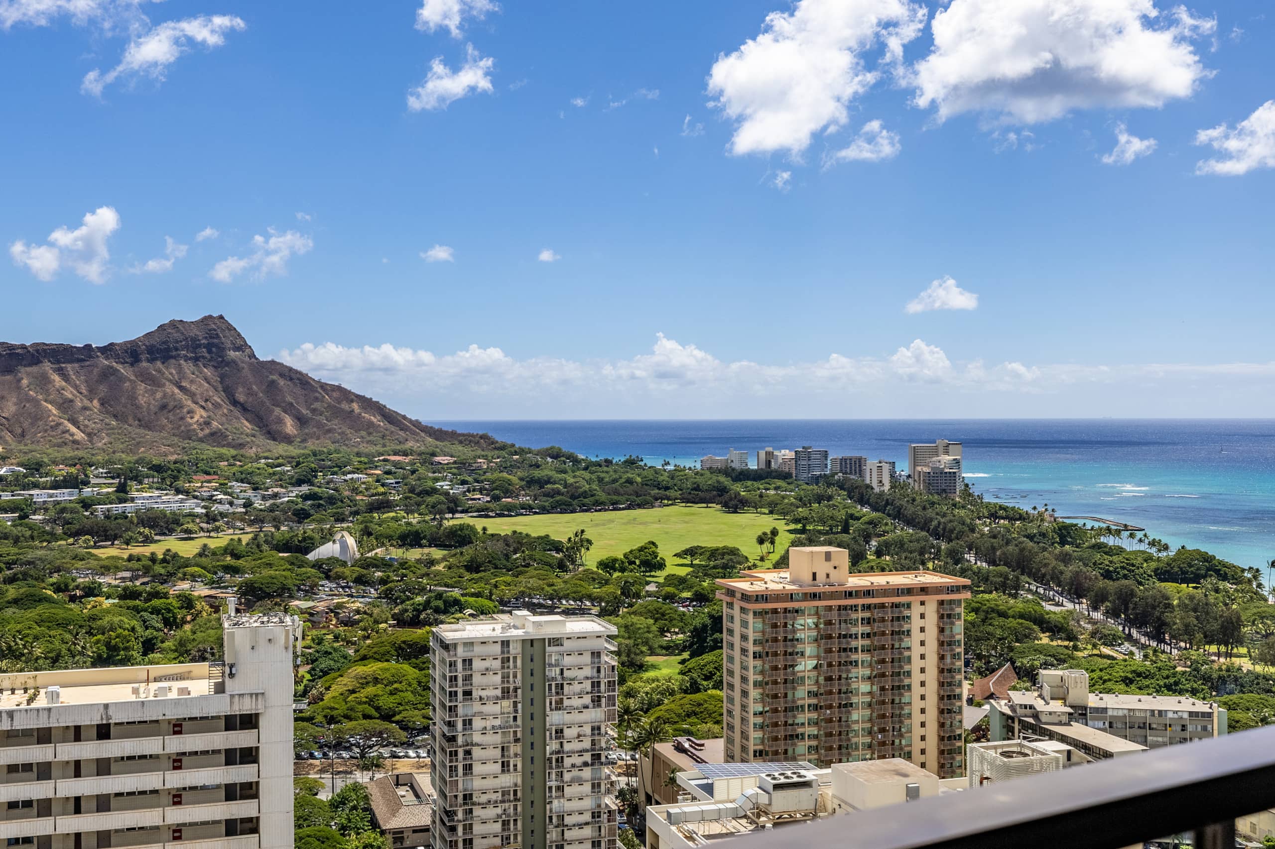 Ocean view Waikiki Banyan condo. Free parking! - Image 15