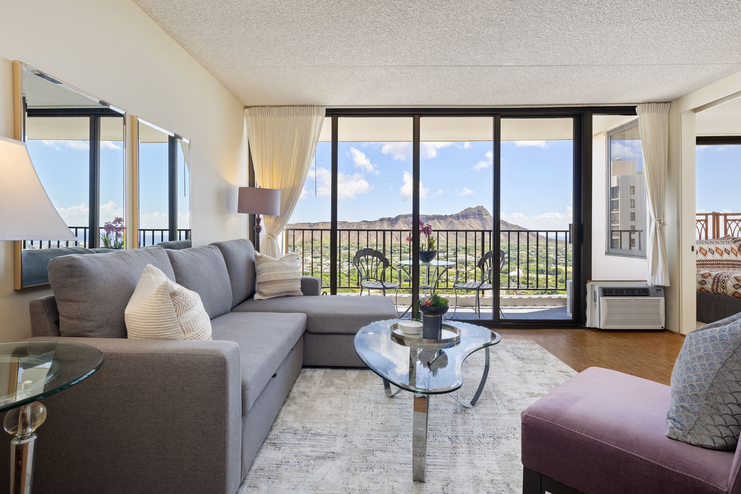 Ocean view Waikiki Banyan condo. Free parking! - Image 17
