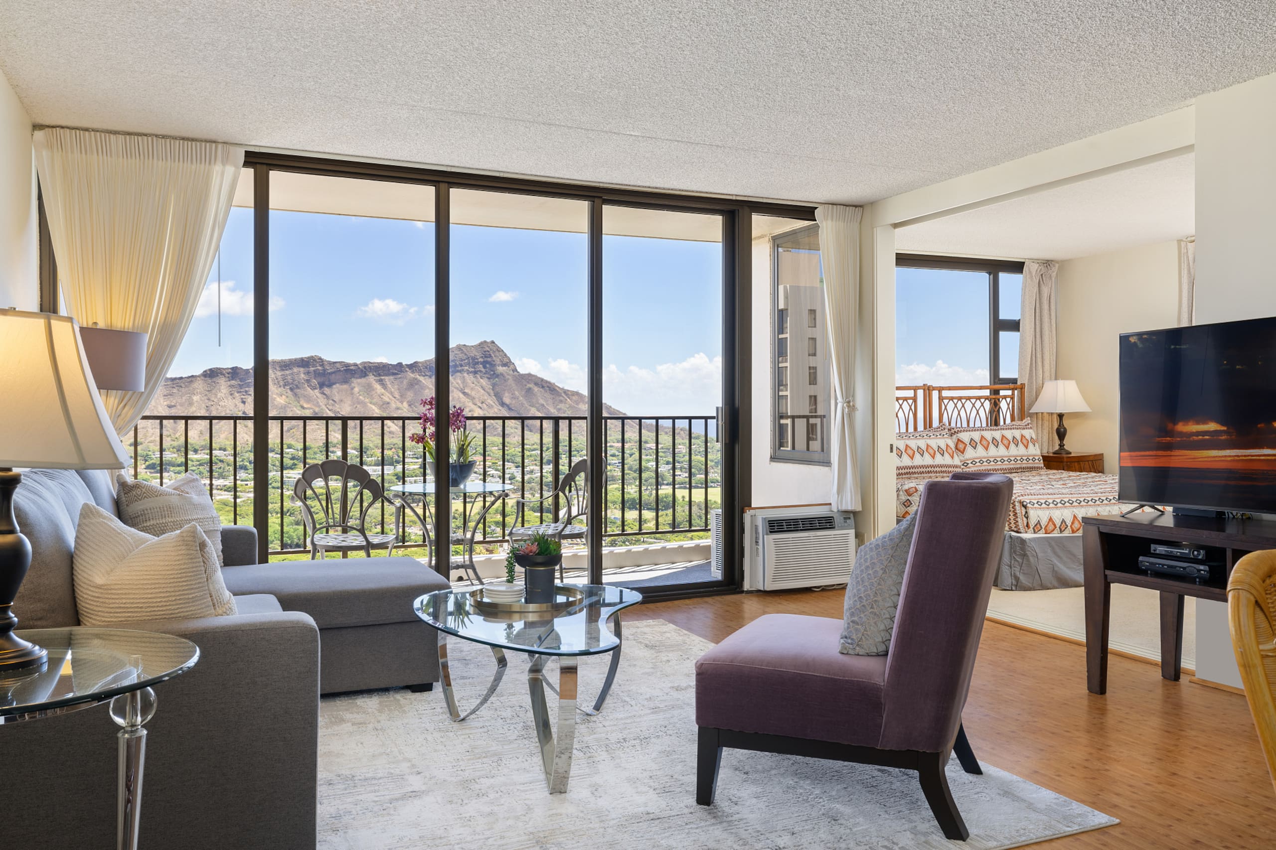 Ocean view Waikiki Banyan condo. Free parking! - Image 16