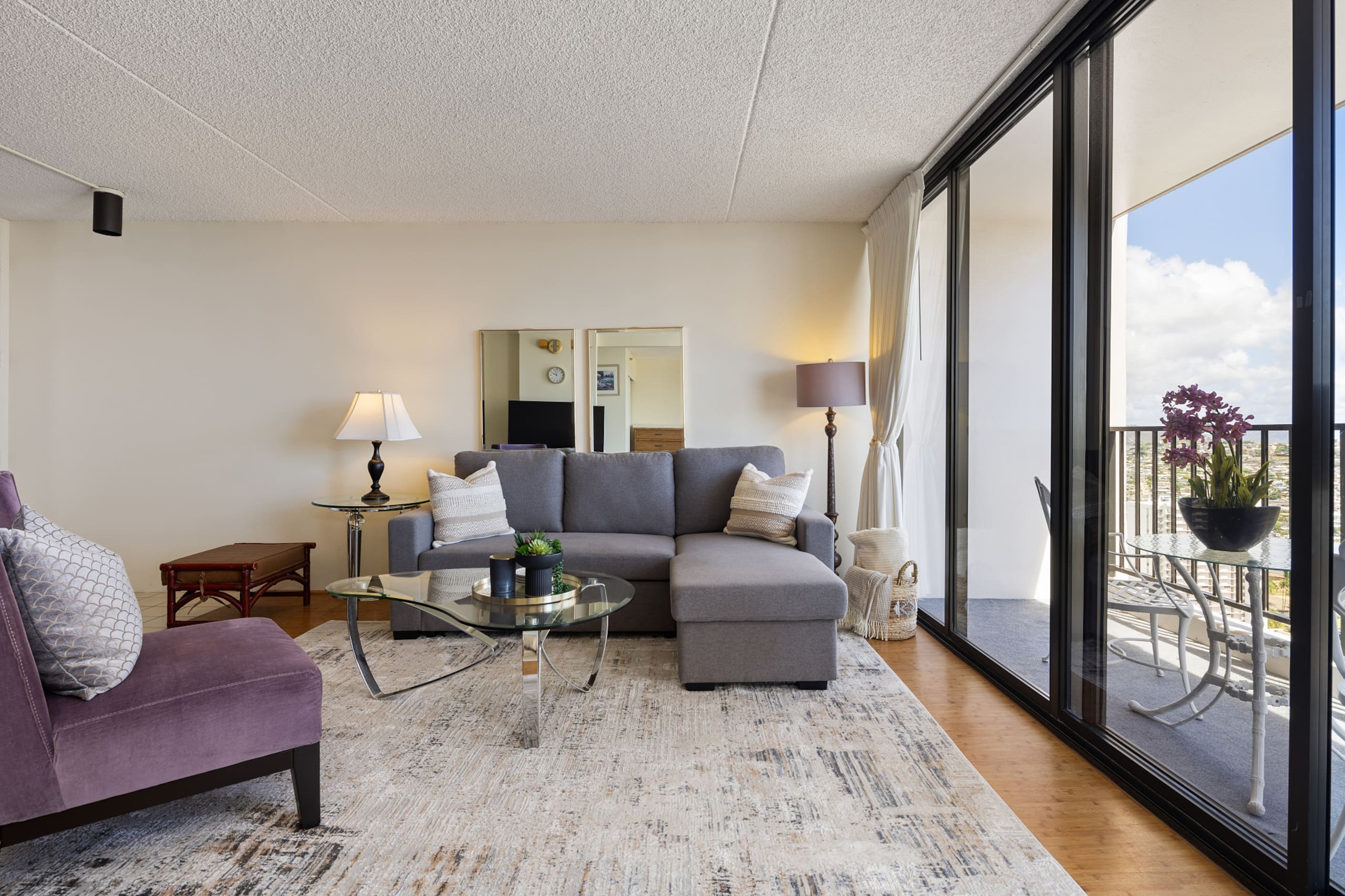 Ocean view Waikiki Banyan condo. Free parking! - Image 9