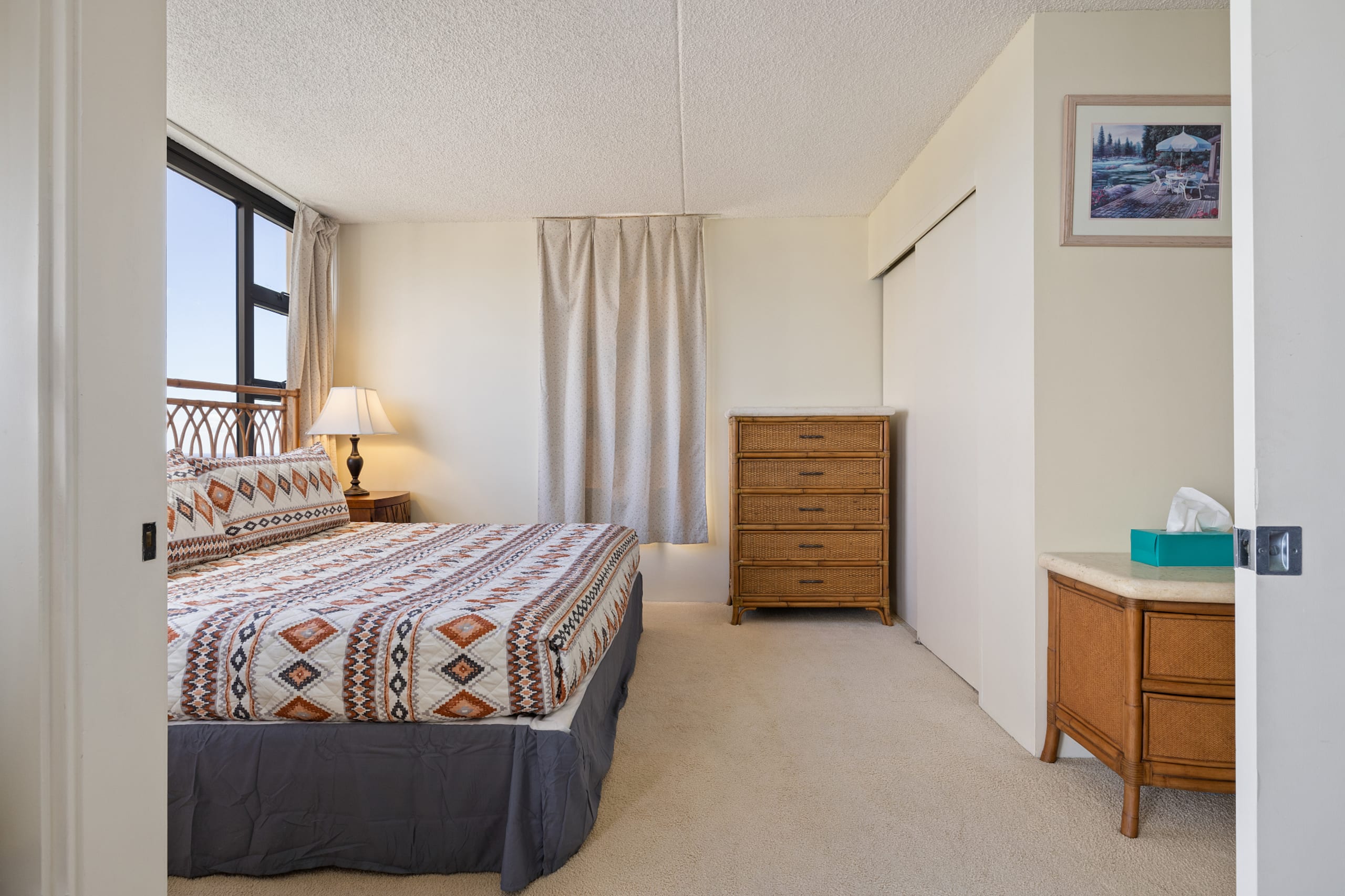 Ocean view Waikiki Banyan condo. Free parking! - Image 35