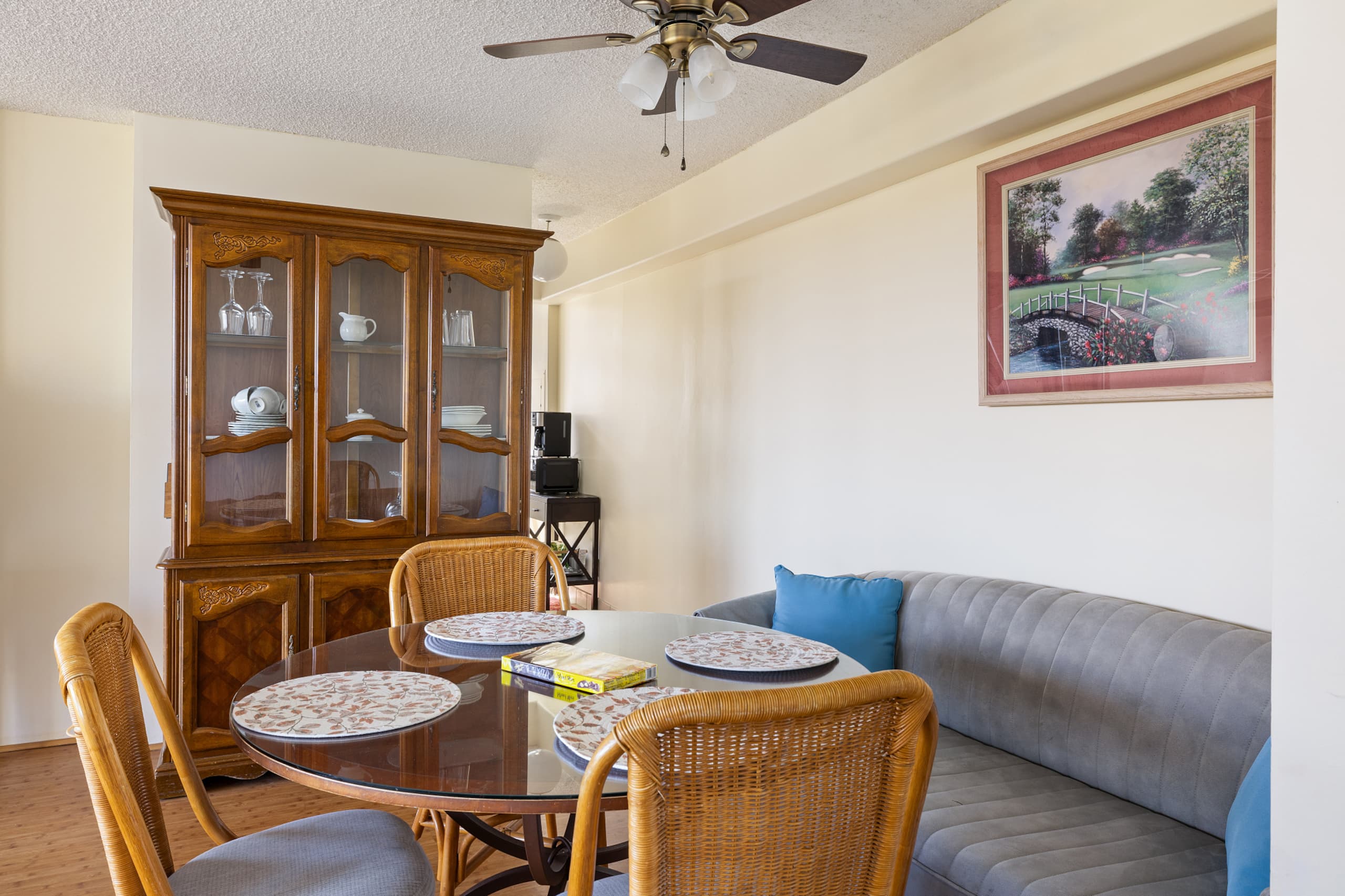 Ocean view Waikiki Banyan condo. Free parking! - Image 10
