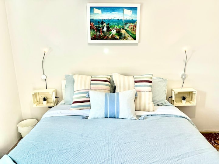 Një pushim i rehatshëm me të gjitha komoditetet e shtëpisë. ✨ #BedroomInspo #RestAndRelaxation