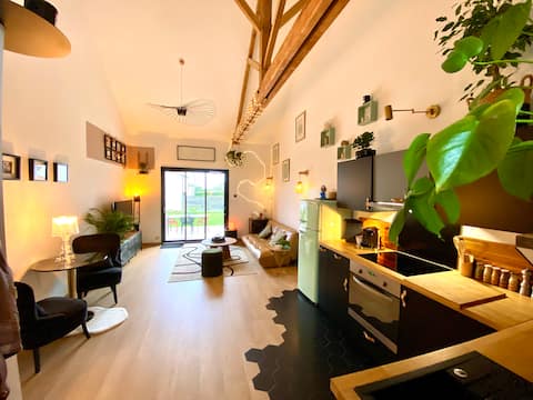 Top Airbnb: House ~ Private hot tub ~ Relaxing getaway close to the beach in La Bernerie En Retz