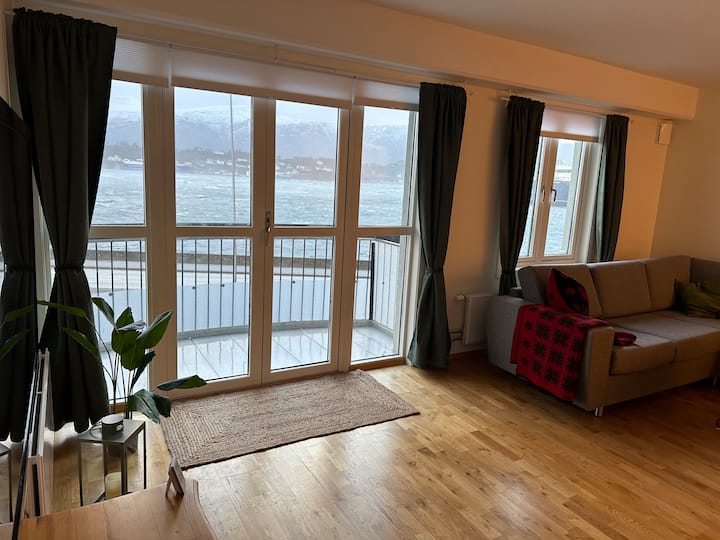 Sentrums Leilighet Med Balkong Og Parkering - Alesund
