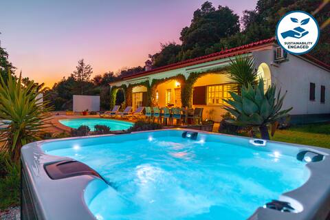Modern Villa with Heatable Pool, Jacuzzi & BBQ
