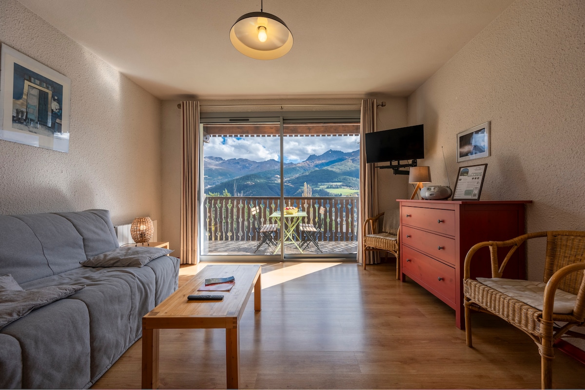 Annonce Airbnb populaire: Perched Getaway - View - Balcony - Parking à Barcelonnette