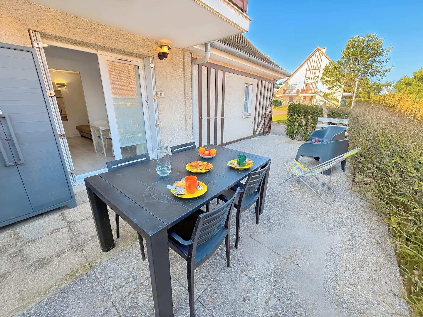 Cour privée de l'appartement à Merville-Franceville-Plage