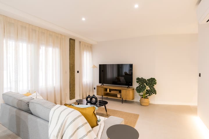 Lovely Center 2BDR Malasaña Gran Vía. 1GB wifi gallery image 4