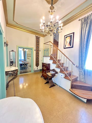 Florentine Penthouse with Duomo View gallery image 2