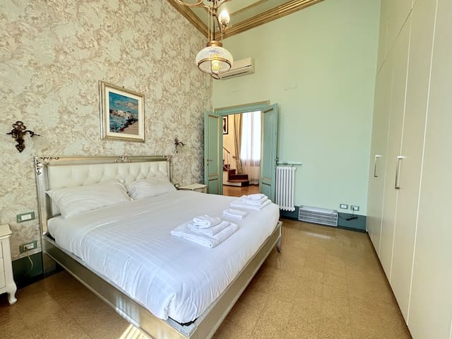 Florentine Penthouse with Duomo View gallery image 3