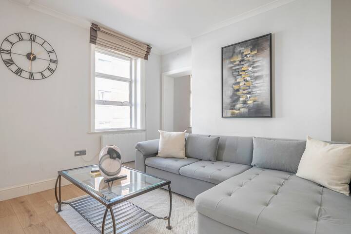 Oxford Street Golden Residence gallery image 5