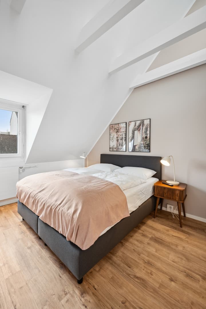Limehome Basel Town Hall |1-br Suite + Sofa Bed Lt - Bázel