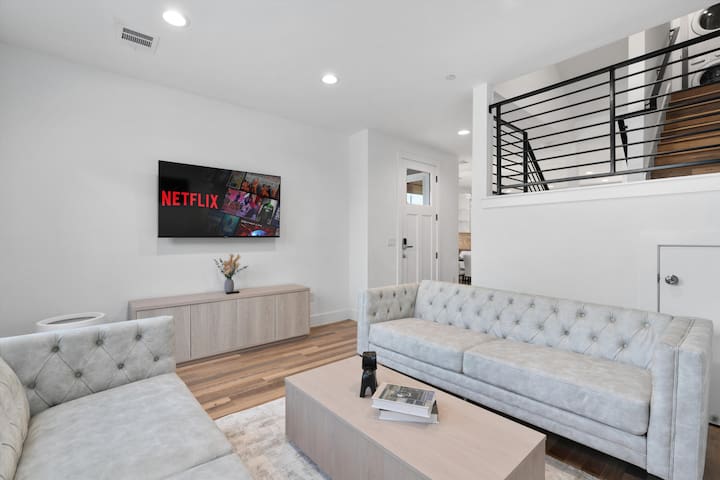 Mega Home – Up to 20 People – Mins 2 ACL/F1/Dwntwn