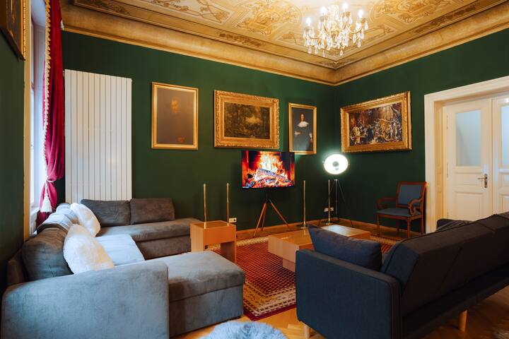 Aristocrat’s Gallery Apartment gallery image 2