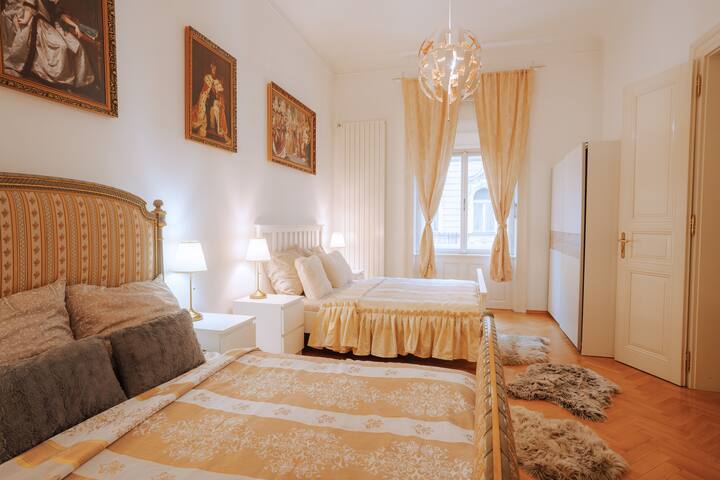 Aristocrat’s Gallery Apartment gallery image 3