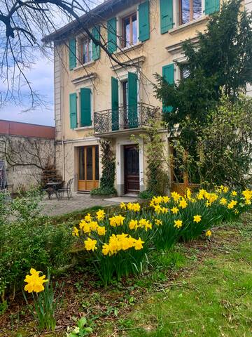 Charming 10 Room Aubonne Home