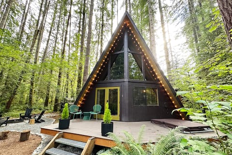 Cozy A-Frame cabin with hot tub